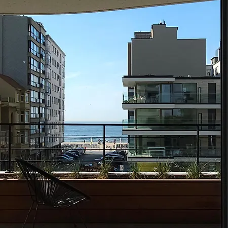 Met Zeezicht - The Waves - Odette Aan Zee * Ostend