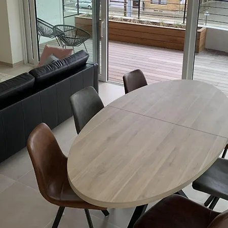 Met Zeezicht - The Waves - Odette Aan Zee *