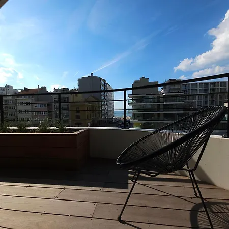 Met Zeezicht - The Waves - Odette Aan Zee * Oostende