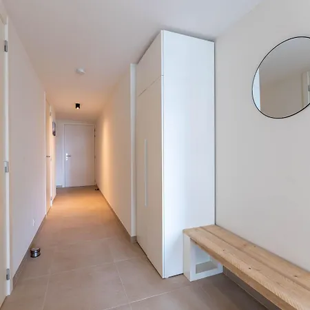 Met Zeezicht - The Waves - Odette Aan Zee * Остенде