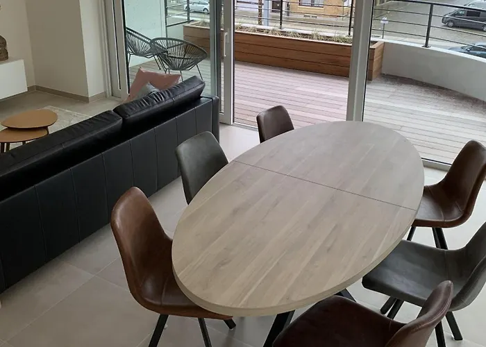 Met Zeezicht - The Waves - Odette Aan Zee *