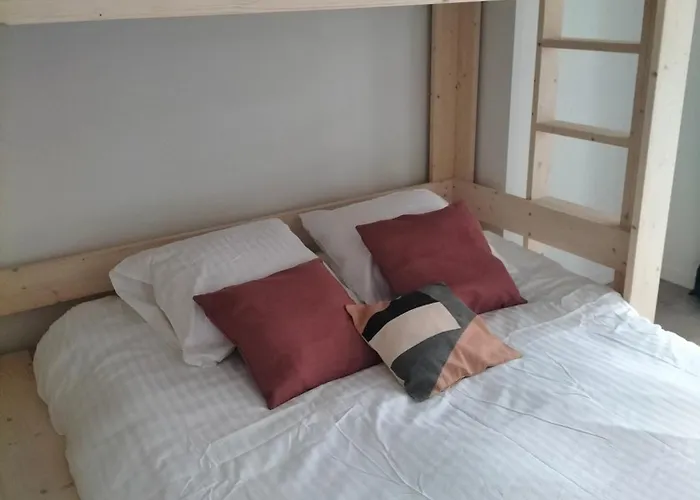 Met Zeezicht - The Waves - Odette Aan Zee