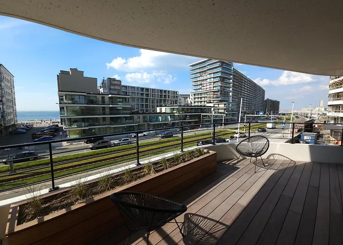 Met Zeezicht - The Waves - Odette Aan Zee *