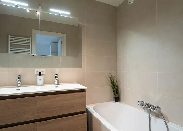 Met Zeezicht - The Waves - Odette Aan Zee Ostend