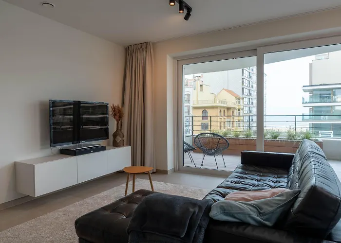 Met Zeezicht - The Waves - Odette Aan Zee