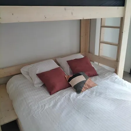 Met Zeezicht - The Waves - Odette Aan Zee